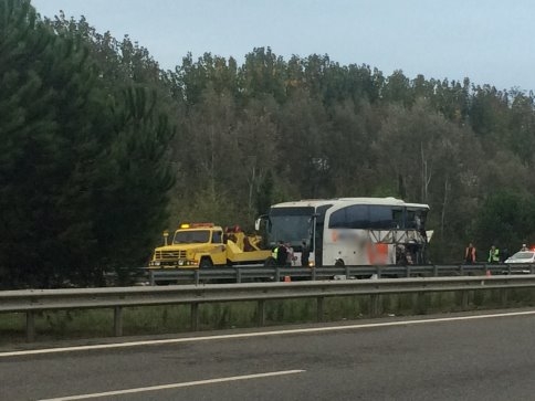 TEM’de yolcu otobüsü kaza yaptı