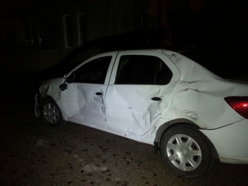 Minibüsle otomobil çarpıştı 4 yaralı