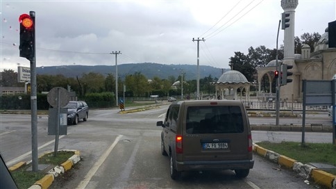 Sorun kavşakta kırmızıda geçende değil!