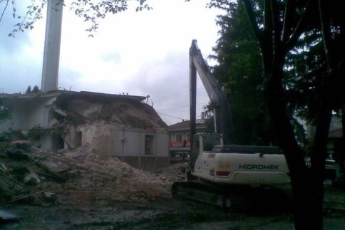 Yeni Camii Yıkımı Tamamlandı