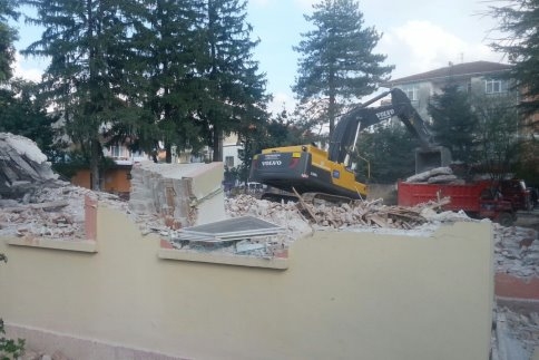 Yeni Camii Yıkımı Tamamlandı