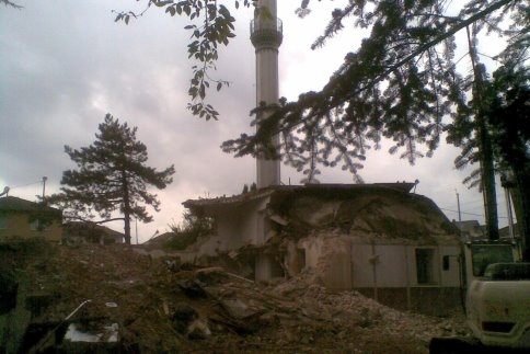 Yeni Camii Yıkımı Tamamlandı