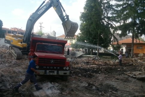 Yeni Camii Yıkımı Tamamlandı