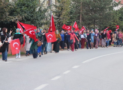 Fabrika Çalışanları Teröre Lanet Yürüyüşü Düzenledi.