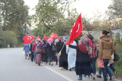 Fabrika Çalışanları Teröre Lanet Yürüyüşü Düzenledi.