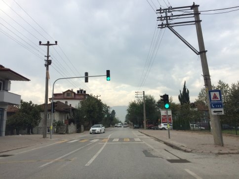 O Cadde'ye Trafik Işıkları Konuldu