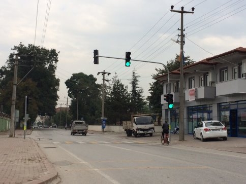 O Cadde'ye Trafik Işıkları Konuldu