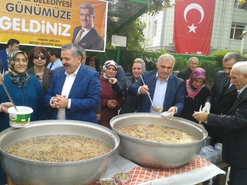 Akyazı Belediyesi Aşure Etkinliği yaptı