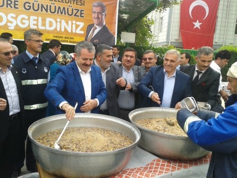 Akyazı Belediyesi Aşure Etkinliği yaptı