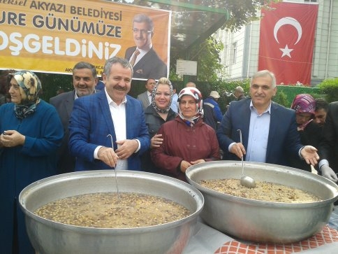 Akyazı Belediyesi Aşure Etkinliği yaptı