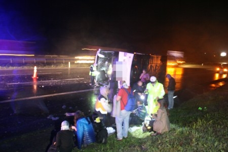 TEM'de Otobüs Kazası: 25 yaralı 