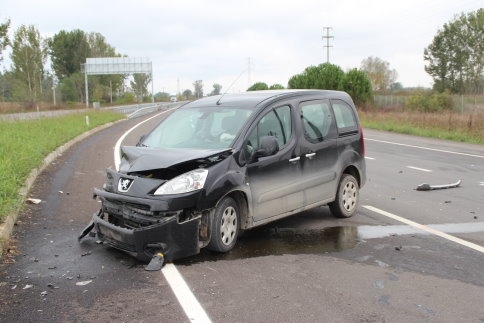 Akyazı Otoban Gişeleri Çıkışında Yaralamalı Kaza