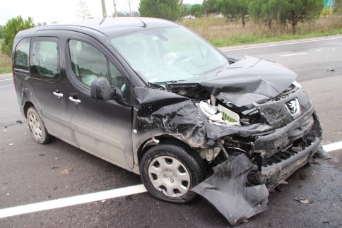 Akyazı Otoban Gişeleri Çıkışında Yaralamalı Kaza