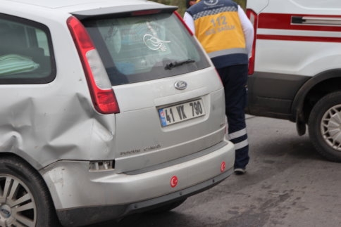 Akyazı Otoban Gişeleri Çıkışında Yaralamalı Kaza