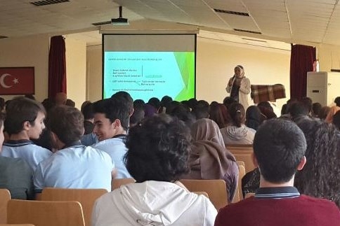 Akyazı Eyyüp Genç Fen Lisesi’nde Sağlık Semineri
