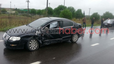 Akyazı Otoban Gişeleri Önünde Kaza 2 Yaralı