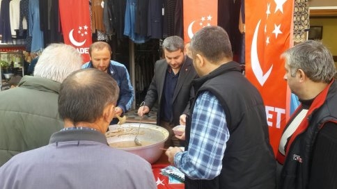 Akyazı Saadet Partisi ilçe teşkilatından Aşure İkramı