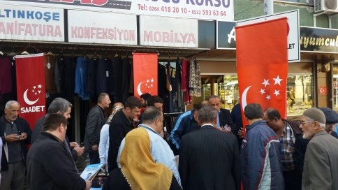 Akyazı Saadet Partisi ilçe teşkilatından Aşure İkramı