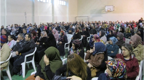 OKUL BİNASINA SIĞMAYAN AİLE BİRLİĞİ TOPLANTISI