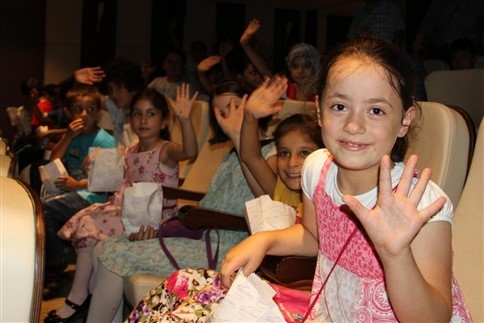 Belediyeden Öğrencilere Ve Halka Ücretsiz Sinema Gösterimi