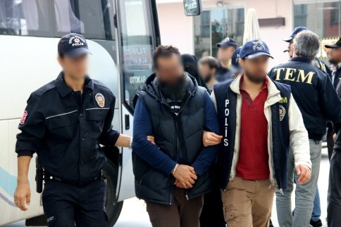 Işid Operasyonunda Gözaltına Alınan 13 Kişi Tutuklandı