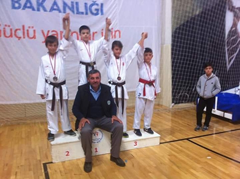 Karatede Başarı: 8 MADALYA