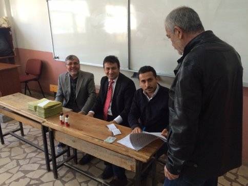 Oy Kullanma İşlemleri sürüyor