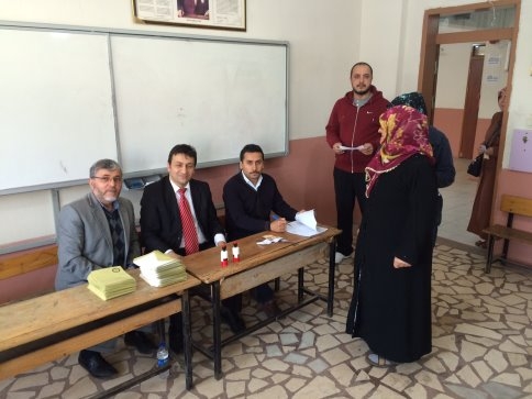 Oy Kullanma İşlemleri sürüyor