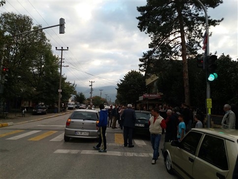 Kırmızı'da Duran Otomobile Arkadan Çarptı