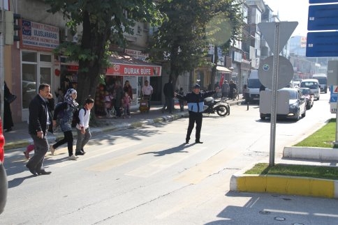Zabıta’dan Öğrencilere Trafik Hizmeti