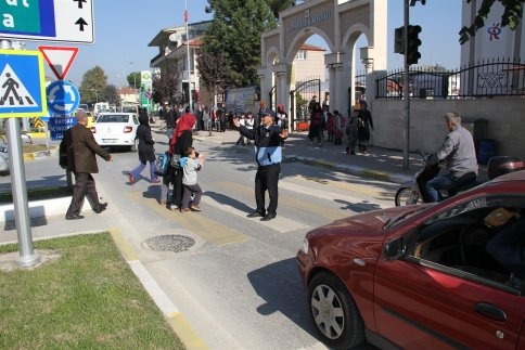 Zabıta’dan Öğrencilere Trafik Hizmeti