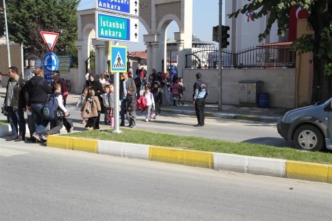 Zabıta’dan Öğrencilere Trafik Hizmeti
