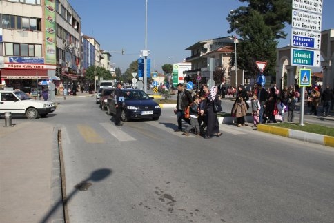 Zabıta’dan Öğrencilere Trafik Hizmeti