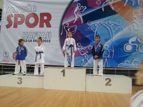 Halk Eğitim Karate Takımı 3 Altın 3 Gümüş Madalya Kazandı