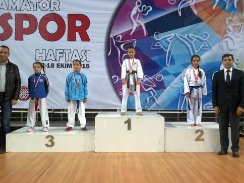 Halk Eğitim Karate Takımı 3 Altın 3 Gümüş Madalya Kazandı