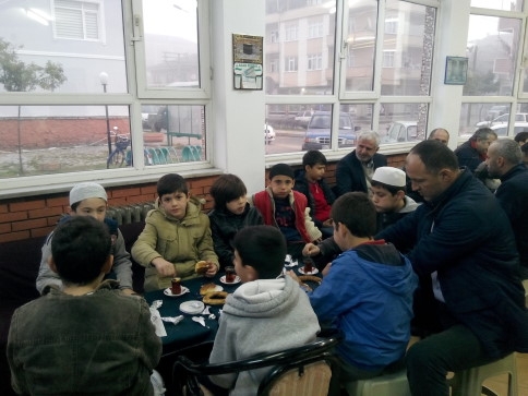 Babalar Çocuklarıyla Sabah Namazında Buluştu