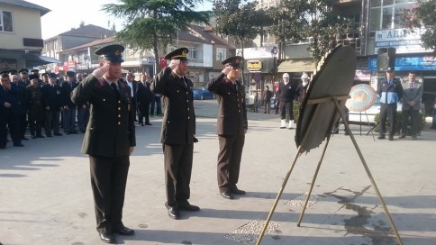 ÖLÜMÜNÜN 77. YILINDA ANITI ÖNÜNDE TÖRENLE ANILDI