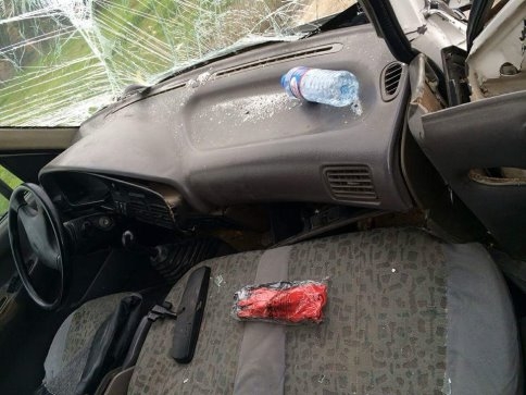 Emniyet Şeridindeki Kamyonet Bir Aileyi Yok Ediyordu 3 Yaralı 