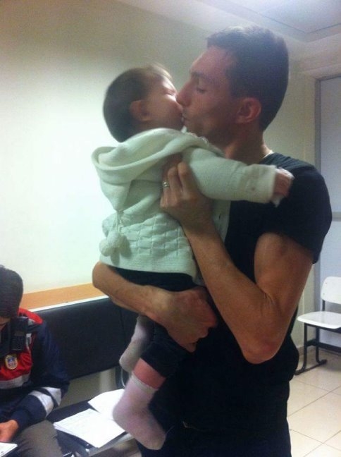 Emniyet Şeridindeki Kamyonet Bir Aileyi Yok Ediyordu 3 Yaralı 