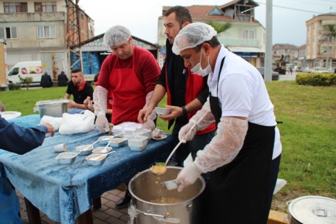 Çetinkaya Alışveriş Merkezi Aşure ikram Etti