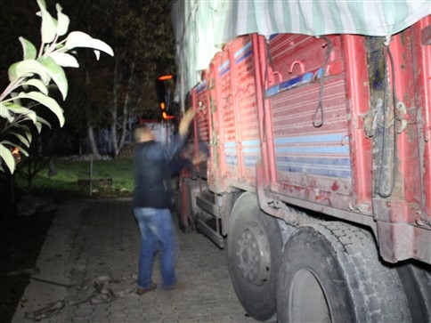 Kamyonla Polis Otomobili Çarpıştı