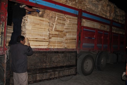 Kamyonla Polis Otomobili Çarpıştı