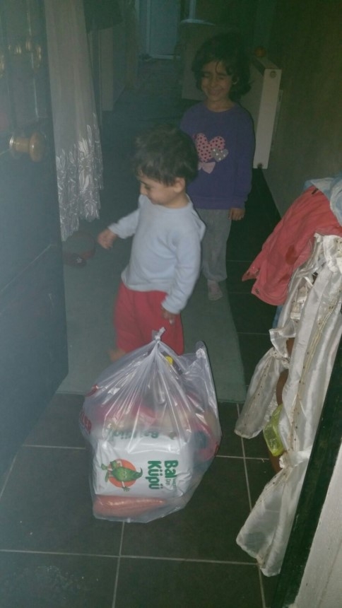 Akyazı İHH Suriye ve Iraklı 30 Aileye Erzak Dağıttı