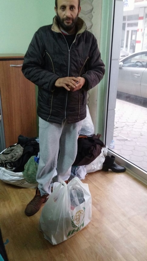 Akyazı İHH Suriye ve Iraklı 30 Aileye Erzak Dağıttı