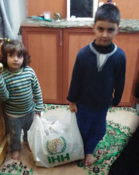 Akyazı İHH Suriye ve Iraklı 30 Aileye Erzak Dağıttı