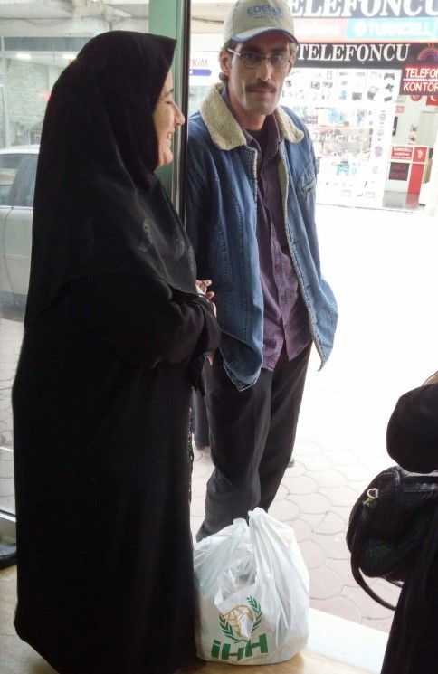 Akyazı İHH Suriye ve Iraklı 30 Aileye Erzak Dağıttı