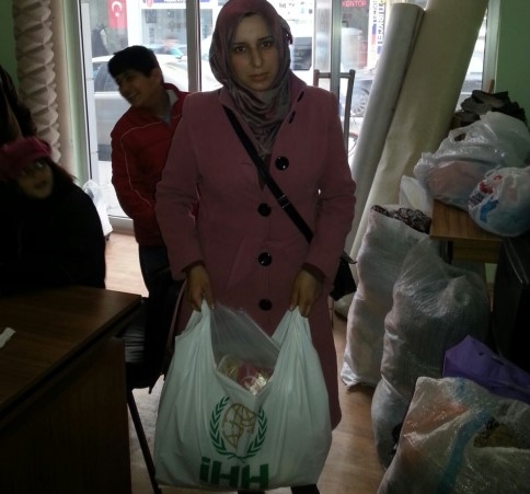 Akyazı İHH Suriye ve Iraklı 30 Aileye Erzak Dağıttı