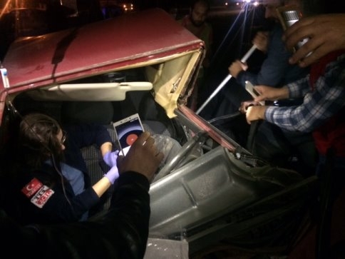 Hasta Ziyareti Dönüşü Kamyon Çarptı 5 Yaralı