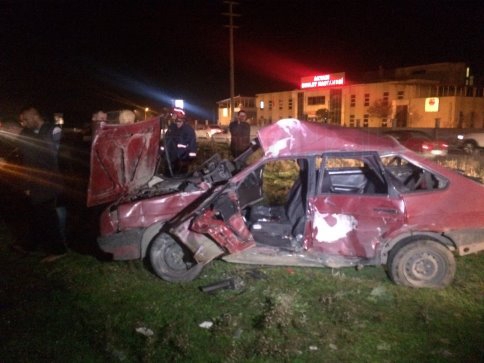 Hasta Ziyareti Dönüşü Kamyon Çarptı 5 Yaralı