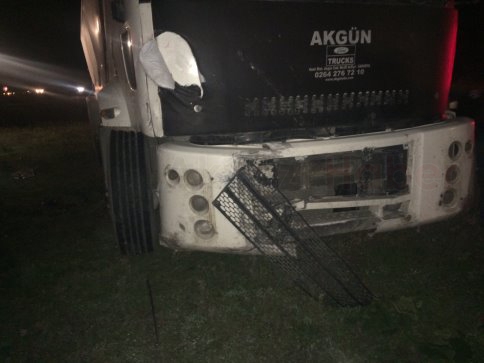 Hasta Ziyareti Dönüşü Kamyon Çarptı 5 Yaralı